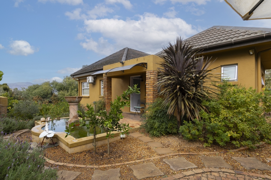 6 Bedroom Property for Sale in Roundhay Western Cape